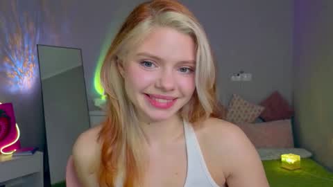 red__candy online show from November 11, 2025, 1:00 pm