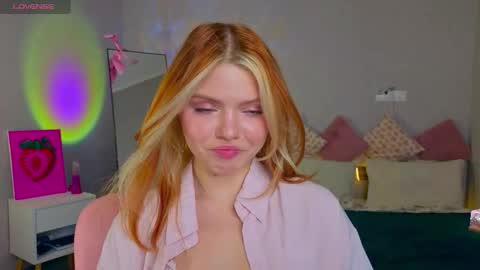 red__candy online show from November 23, 2025, 11:10 am