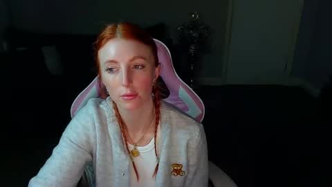 Snapshot of red_firesquirt chatting on January 29, 2025, 9:39 pm Red -  online show from January 29, 2025, 9:39 pm