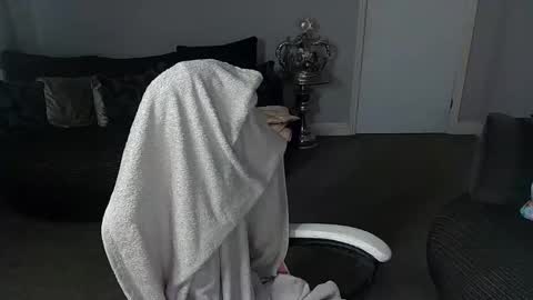 Snapshot of red_firesquirt chatting on February 12, 2025, 10:59 pm Red -  online show from February 12, 2025, 10:59 pm