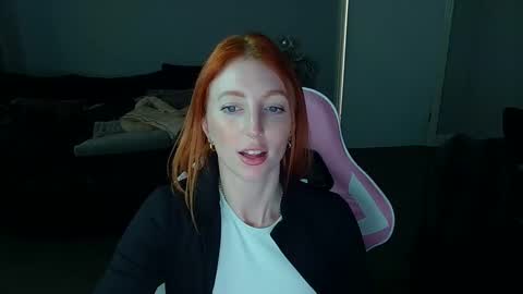 Snapshot of red_firesquirt chatting on March 5, 2025, 4:24 pm Red -  online show from March 5, 2025, 4:24 pm