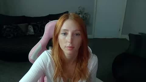 Snapshot of red_firesquirt chatting on October 8, 2025, 2:04 pm Red -  online show from October 8, 2025, 2:04 pm