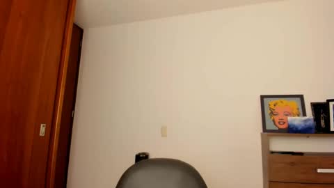 red_flower203 online show from January 5, 2025, 4:58 am