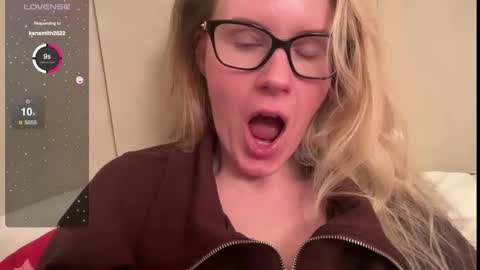 Snapshot of red_head_rosie_69 chatting on February 10, 2025, 7:07 pm Rosie online show from February 10, 2025, 7:07 pm
