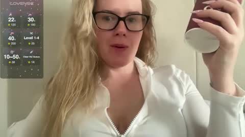 Snapshot of red_head_rosie_69 chatting on February 23, 2025, 2:25 pm Rosie online show from February 23, 2025, 2:25 pm
