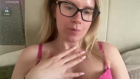 Snapshot of red_head_rosie_69 chatting on February 24, 2025, 12:48 pm Rosie online show from February 24, 2025, 12:48 pm