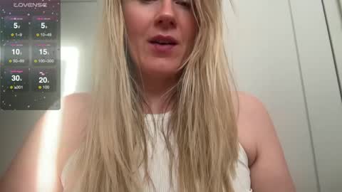 Snapshot of red_head_rosie_69 chatting on March 4, 2025, 9:40 am Rosie online show from March 4, 2025, 9:40 am