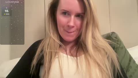 Snapshot of red_head_rosie_69 chatting on March 10, 2025, 6:56 pm Rosie online show from March 10, 2025, 6:56 pm