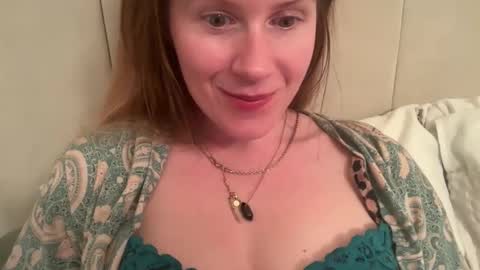 Snapshot of red_head_rosie_69 chatting on September 10, 2025, 7:25 pm Rosie online show from September 10, 2025, 7:25 pm
