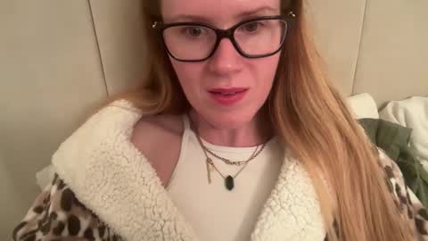 Snapshot of red_head_rosie_69 chatting on September 14, 2025, 6:51 pm Rosie online show from September 14, 2025, 6:51 pm