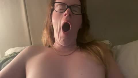 Snapshot of red_head_rosie_69 chatting on September 22, 2025, 4:25 am Rosie online show from September 22, 2025, 4:25 am