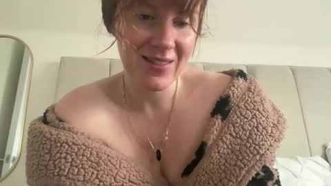 Snapshot of red_head_rosie_69 chatting on October 15, 2025, 9:20 am Rosie online show from October 15, 2025, 9:20 am