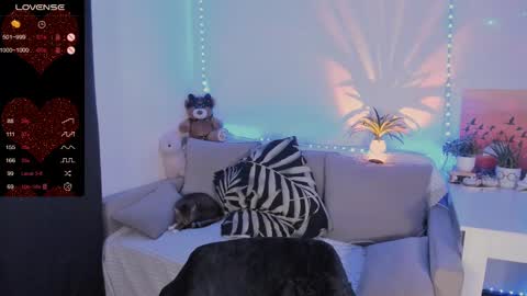 Mia online show from February 10, 2025, 11:46 am