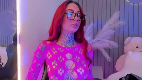 Snapshot of red_sinclair chatting on June 8, 2026, 1:44 pm red_sinclair online show from June 8, 2026, 1:44 pm