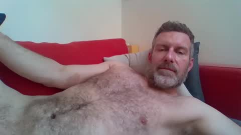 Snapshot of redandbluecloud chatting on December 21, 2024, 12:16 pm Red online show from December 21, 2024, 12:16 pm