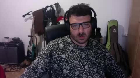 redbonezzzz online show from April 12, 2026, 12:59 am