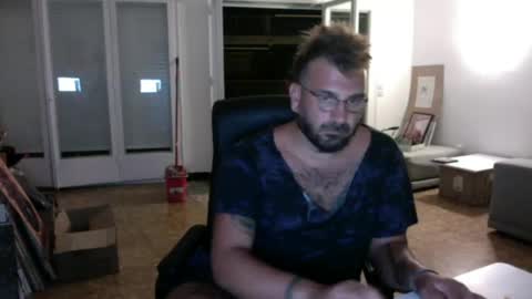 redbonezzzz online show from June 12, 2026, 8:19 pm