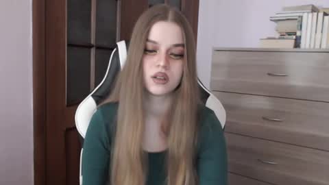 Lily online show from March 13, 2026, 3:02 am