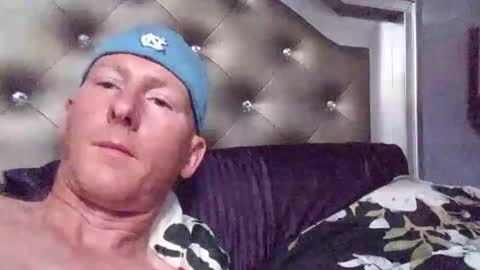 redman070707 online show from April 19, 2026, 5:18 am