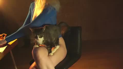 Snapshot of redsparrow__ chatting on February 16, 2025, 5:15 pm Red online show from February 16, 2025, 5:15 pm