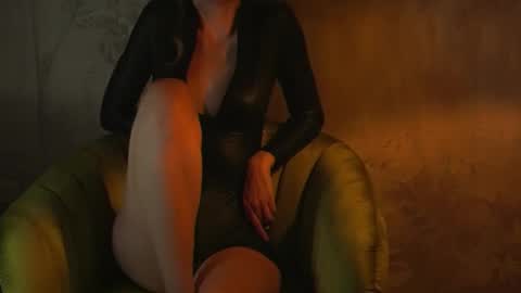 Snapshot of redsparrow__ chatting on October 12, 2025, 7:24 pm Red online show from October 12, 2025, 7:24 pm