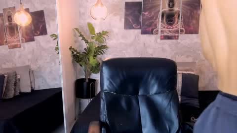 Regan online show from October 2, 2025, 8:38 pm