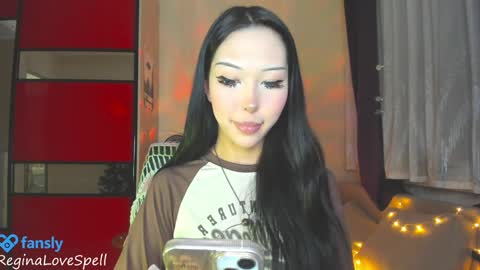 Snapshot of reginainspace chatting on February 2, 2025, 9:34 pm  Regina online show from February 2, 2025, 9:34 pm