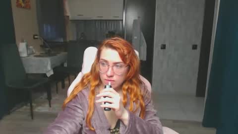 Snapshot of reginasmilee chatting on April 20, 2026, 2:47 am Regina online show from April 20, 2026, 2:47 am