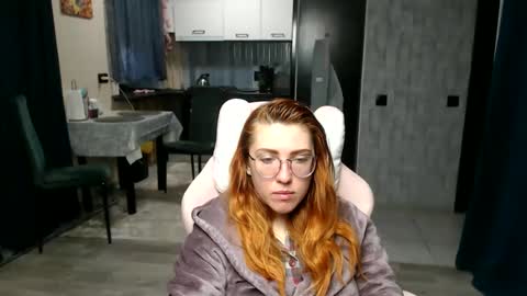 Snapshot of reginasmilee chatting on April 21, 2026, 2:48 am Regina online show from April 21, 2026, 2:48 am
