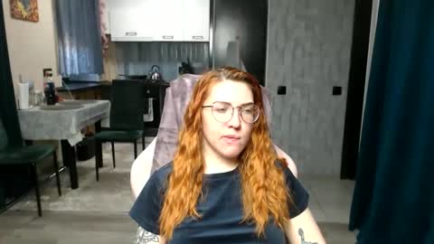 Snapshot of reginasmilee chatting on April 23, 2026, 4:24 am Regina online show from April 23, 2026, 4:24 am