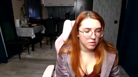 Snapshot of reginasmilee chatting on April 28, 2026, 2:49 am Regina online show from April 28, 2026, 2:49 am