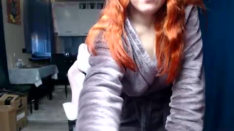 Snapshot of reginasmilee chatting on May 4, 2026, 3:24 am Regina online show from May 4, 2026, 3:24 am