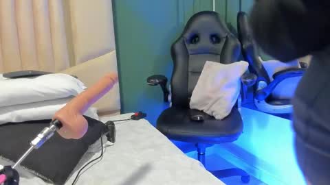 reginavegaa online show from February 14, 2025, 5:57 pm