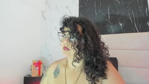 reginavegaa online show from April 4, 2026, 11:40 am