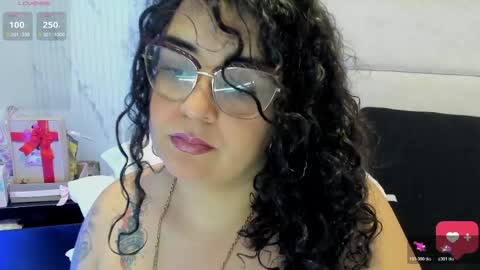 reginavegaa online show from June 3, 2026, 11:35 am