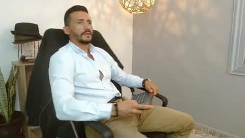   REIKO  online show from February 5, 2025, 6:26 pm