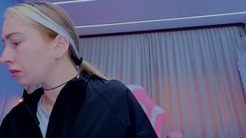 reina cummings online show from November 16, 2025, 7:03 am