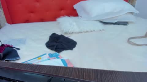 reina_loren online show from December 23, 2024, 6:16 pm