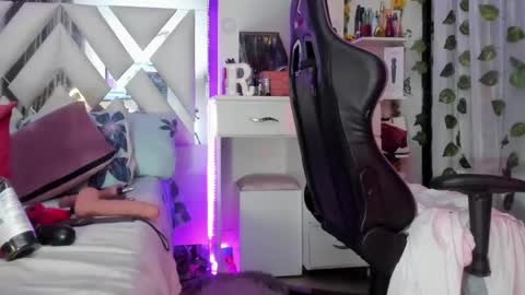 Snapshot of reina_love2 chatting on January 15, 2025, 10:06 am Reina online show from January 15, 2025, 10:06 am