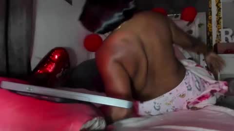 Snapshot of reina_love2 chatting on February 16, 2025, 6:54 am Reina online show from February 16, 2025, 6:54 am