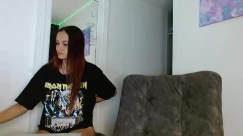 reina_reina online show from February 11, 2026, 5:45 am