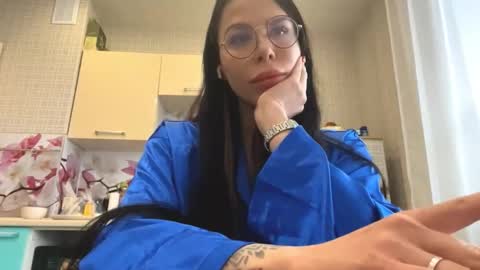 Emma online show from November 19, 2025, 7:52 am