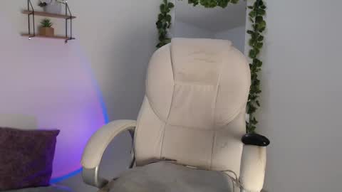 Erika online show from December 11, 2024, 3:02 am