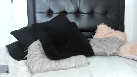 Snapshot of remy_flux chatting on December 7, 2024, 6:43 am Laura online show from December 7, 2024, 6:43 am