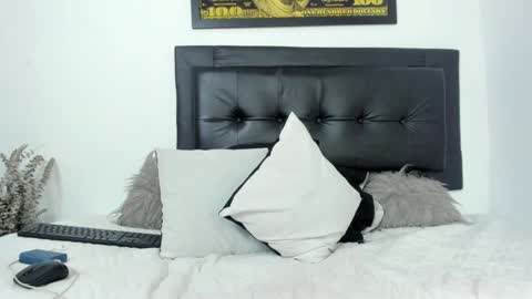 Snapshot of remy_flux chatting on January 21, 2025, 10:08 pm Laura online show from January 21, 2025, 10:08 pm