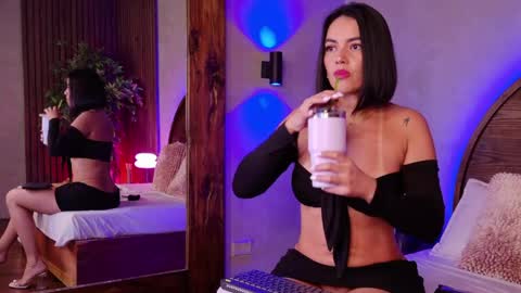 Snapshot of renata_black_ chatting on June 6, 2026, 10:31 am Renata online show from June 6, 2026, 10:31 am