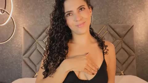 Snapshot of renata_cruz_ chatting on October 4, 2025, 10:35 am Renata 3 online show from October 4, 2025, 10:35 am