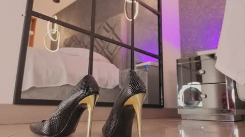 Snapshot of renata_cruz_ chatting on October 10, 2025, 4:06 pm Renata 3 online show from October 10, 2025, 4:06 pm
