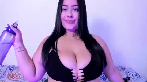 Snapshot of renata_reyes11 chatting on September 24, 2025, 8:01 pm Renata  online show from September 24, 2025, 8:01 pm