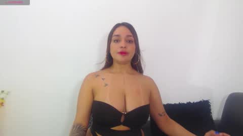 Snapshot of renatabrownn28 chatting on May 6, 2026, 7:30 pm renatabrownn28 online show from May 6, 2026, 7:30 pm